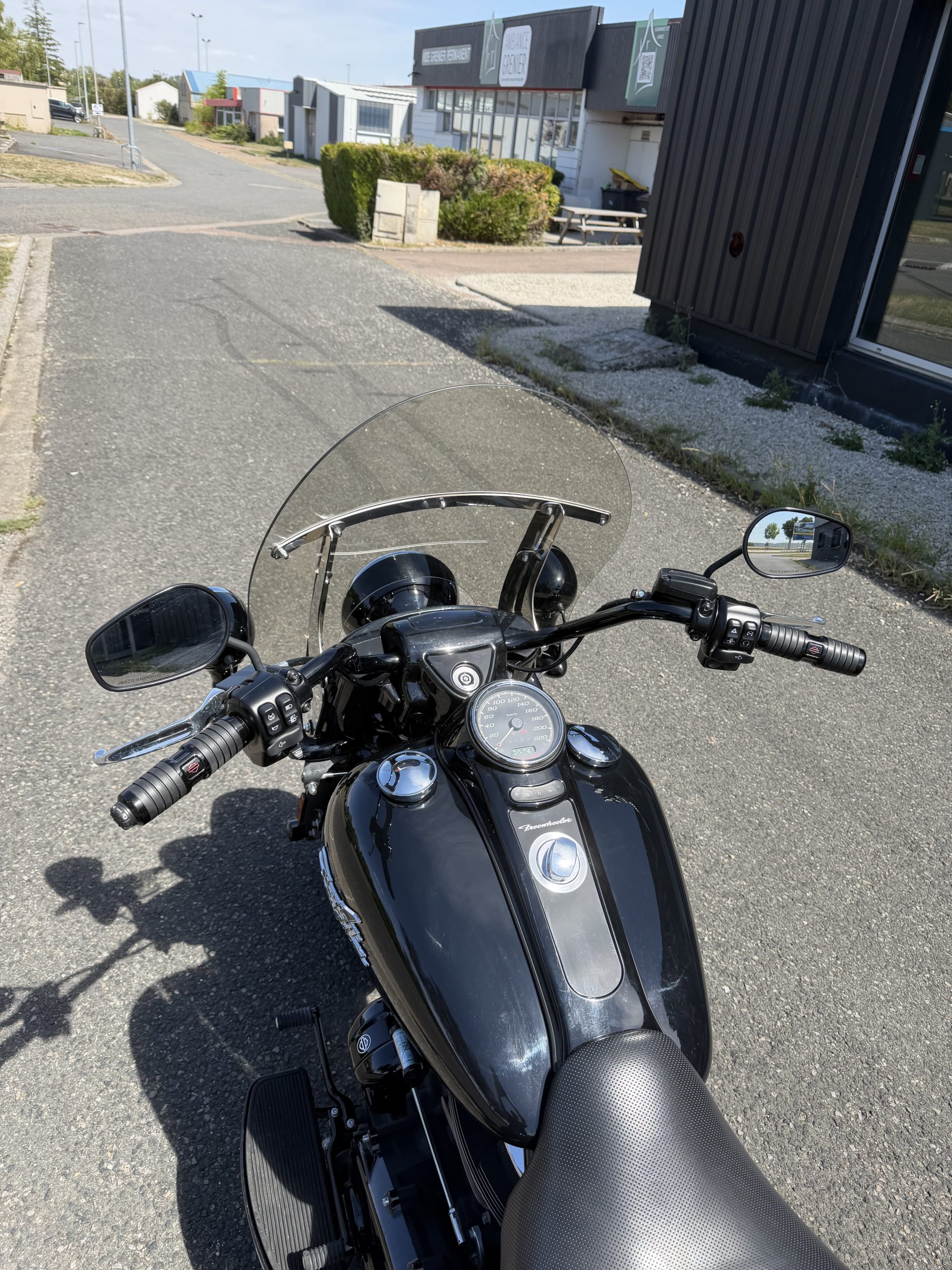 Harley-Davidson Trike 114ci Freewheeler 2023 noir – Image 3