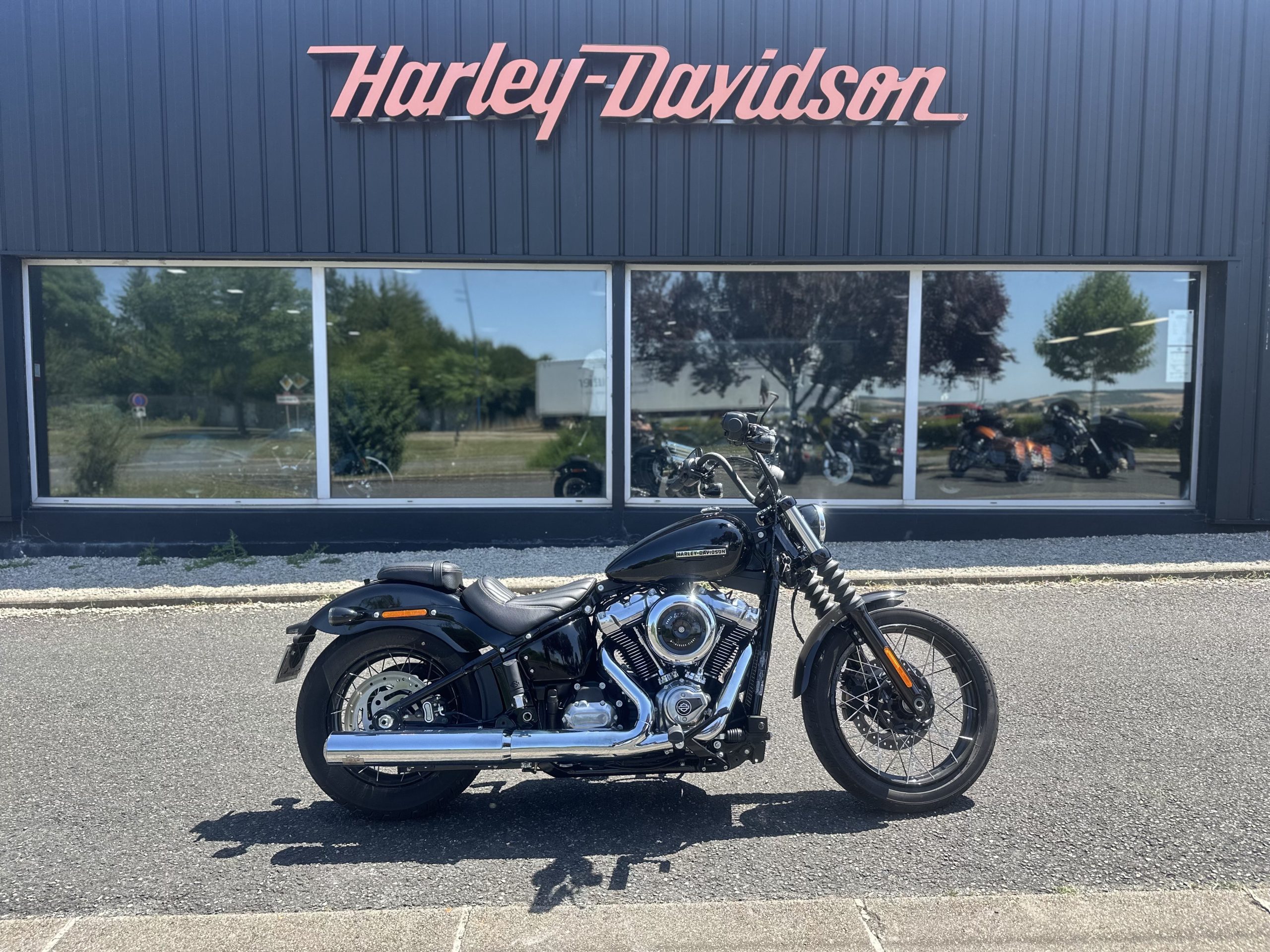 Harley-Davidson Softail Street Bob 2025 seulement 1700 kms Silencieux Dr.Jekill